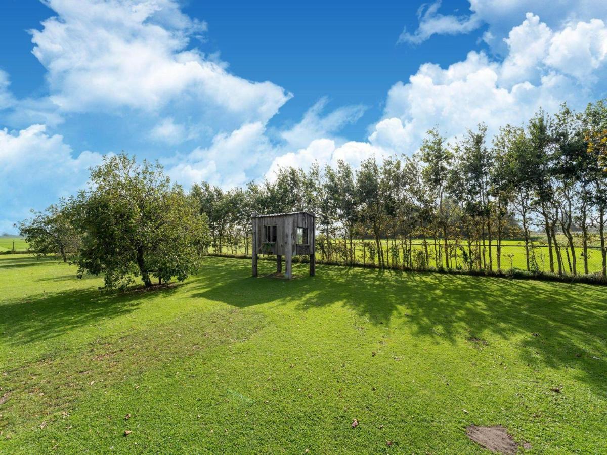 Holiday Home In Burgerbrug Near The Beach Exterior photo